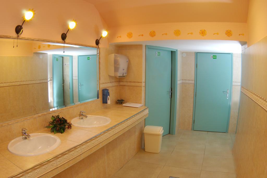 Hotel Risnjak Делнице Екстер'єр фото