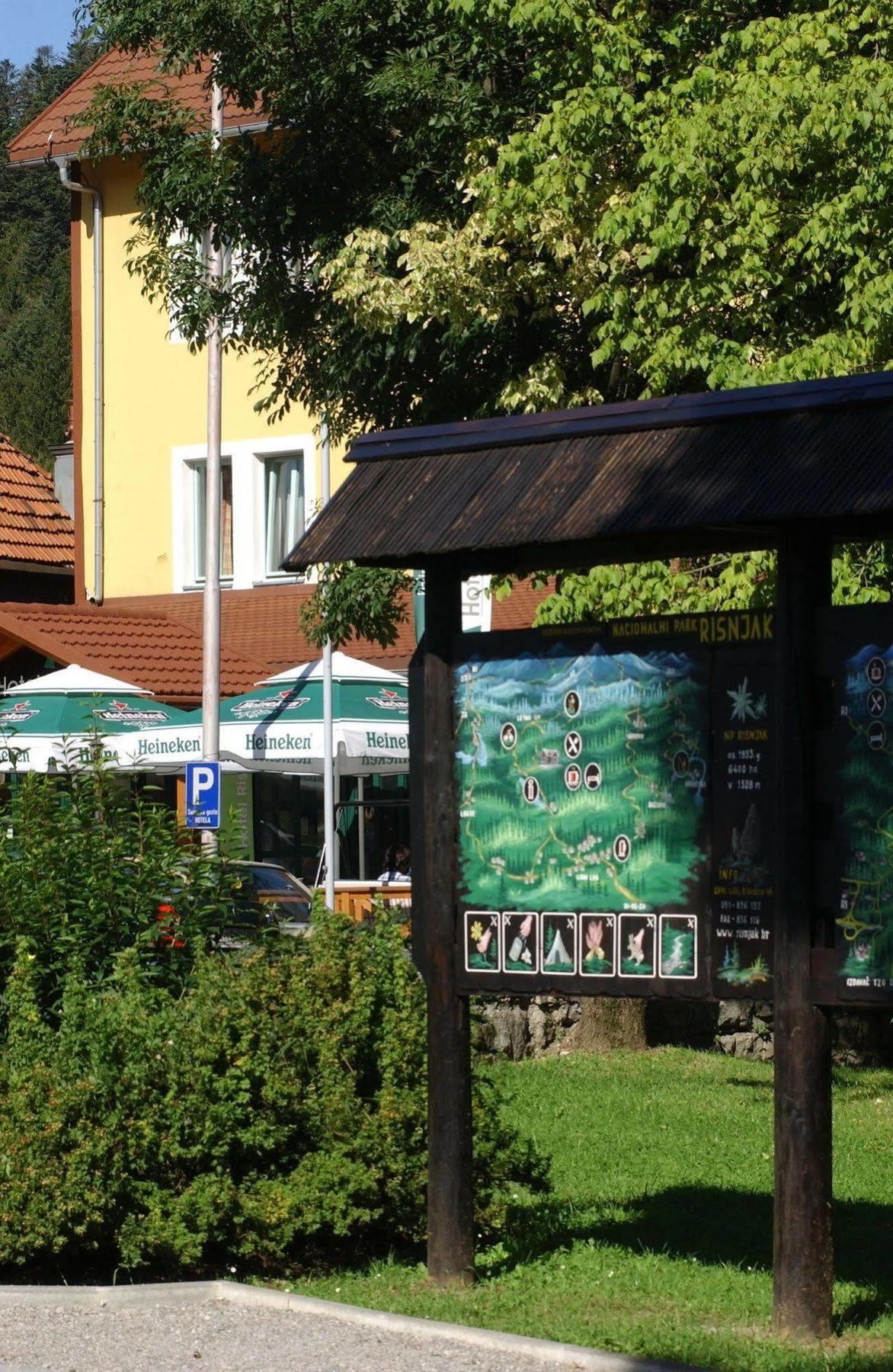 Hotel Risnjak Делнице Екстер'єр фото