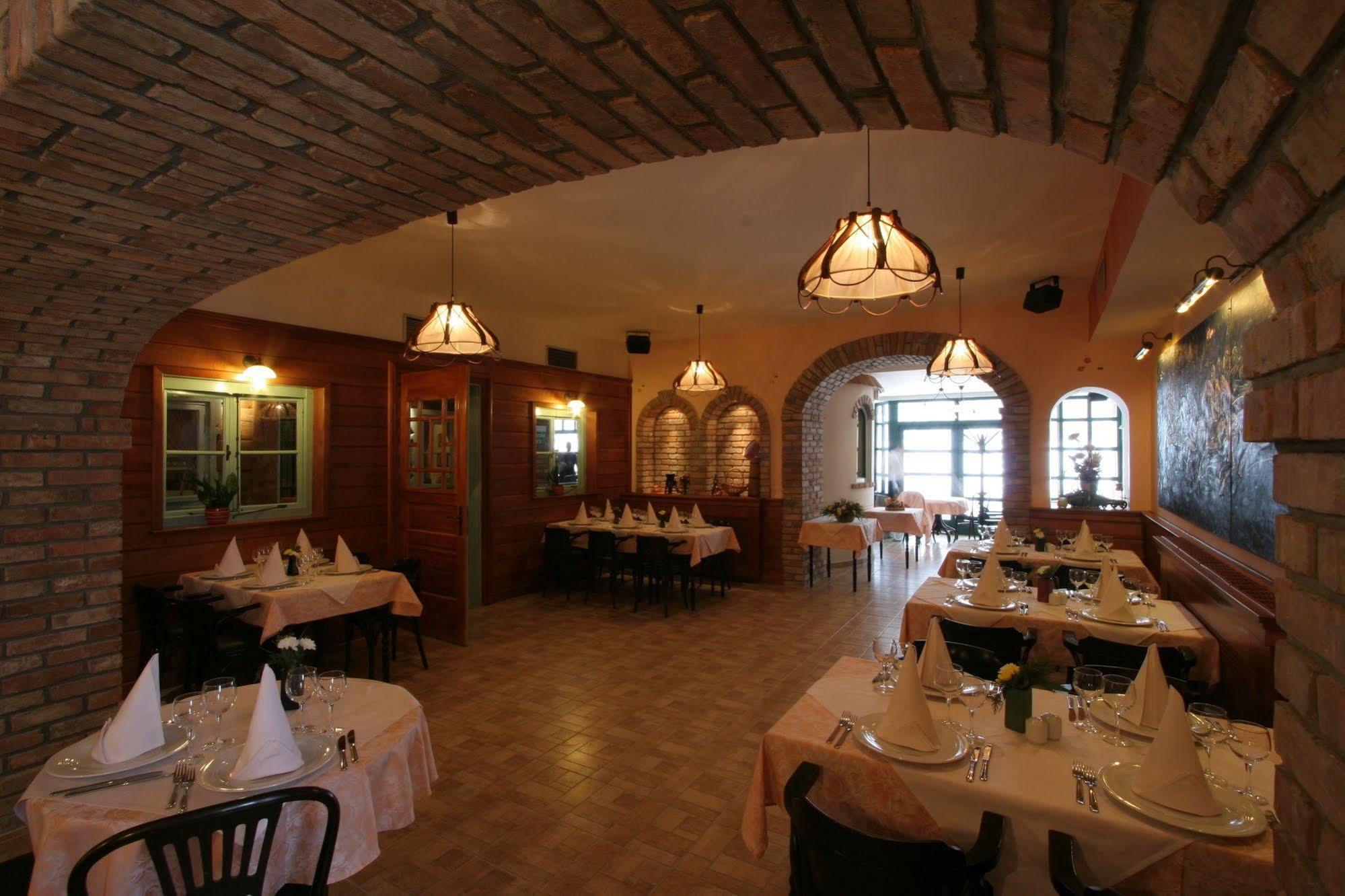 Hotel Risnjak Делнице Ресторан фото