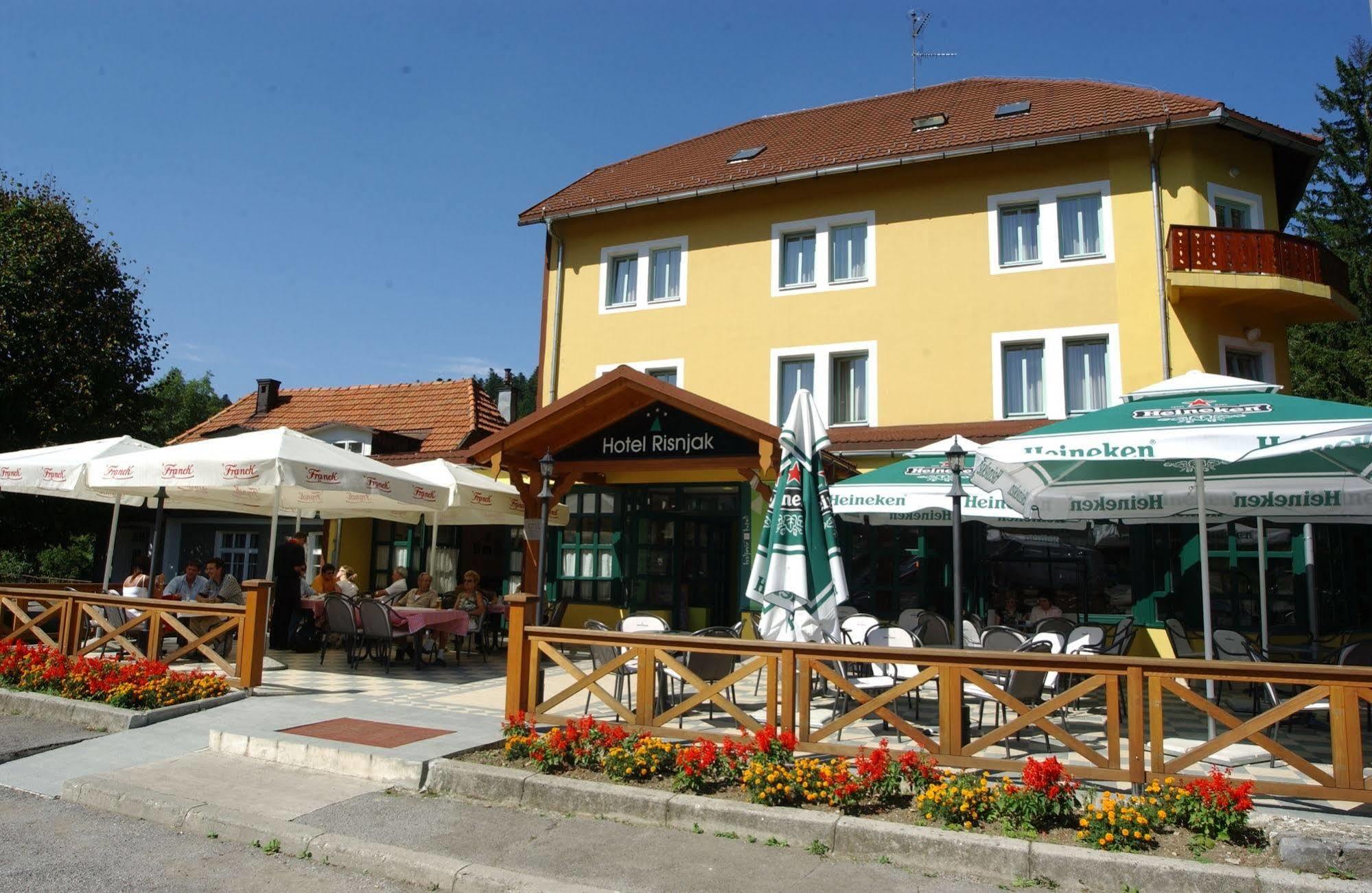 Hotel Risnjak Делнице Екстер'єр фото