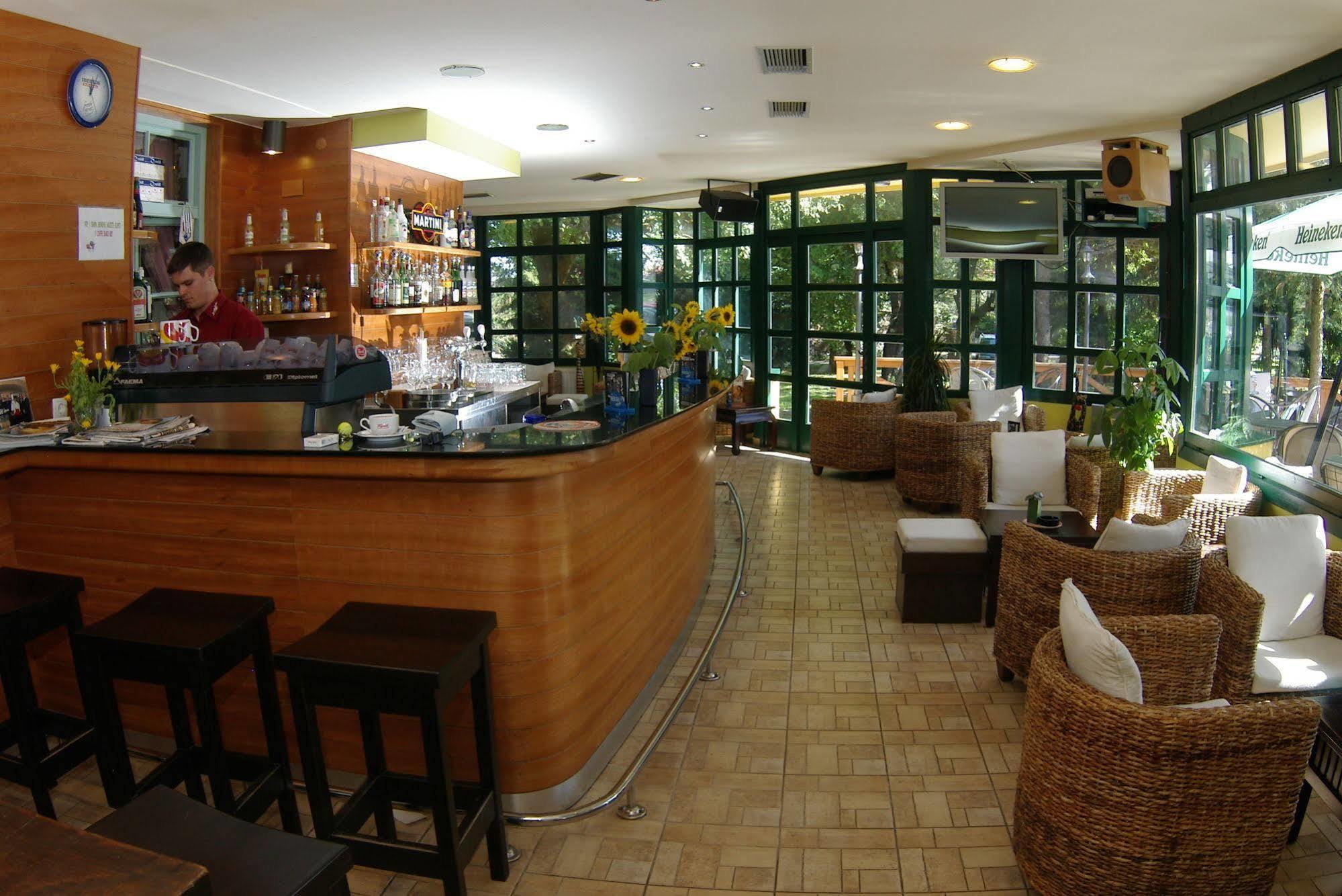 Hotel Risnjak Делнице Екстер'єр фото