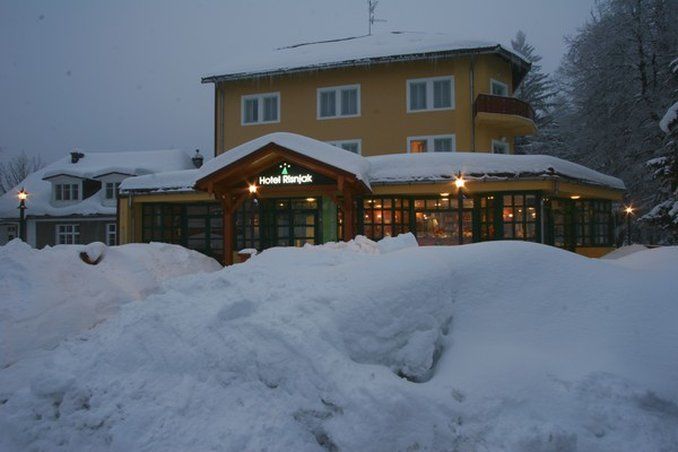 Hotel Risnjak Делнице Екстер'єр фото