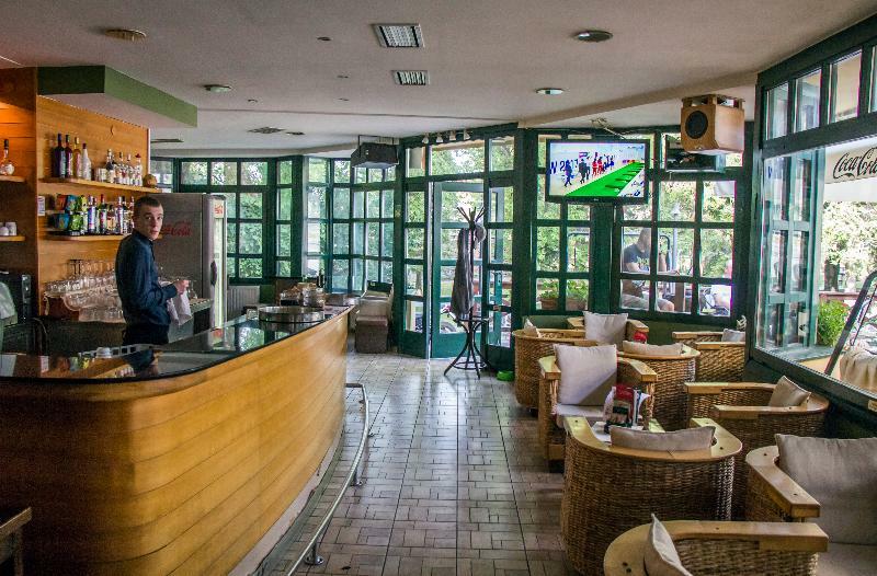Hotel Risnjak Делнице Екстер'єр фото