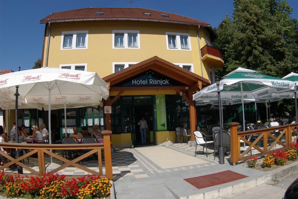 Hotel Risnjak Делнице Екстер'єр фото
