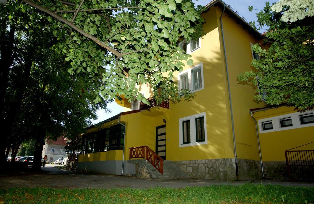 Hotel Risnjak Делнице Екстер'єр фото