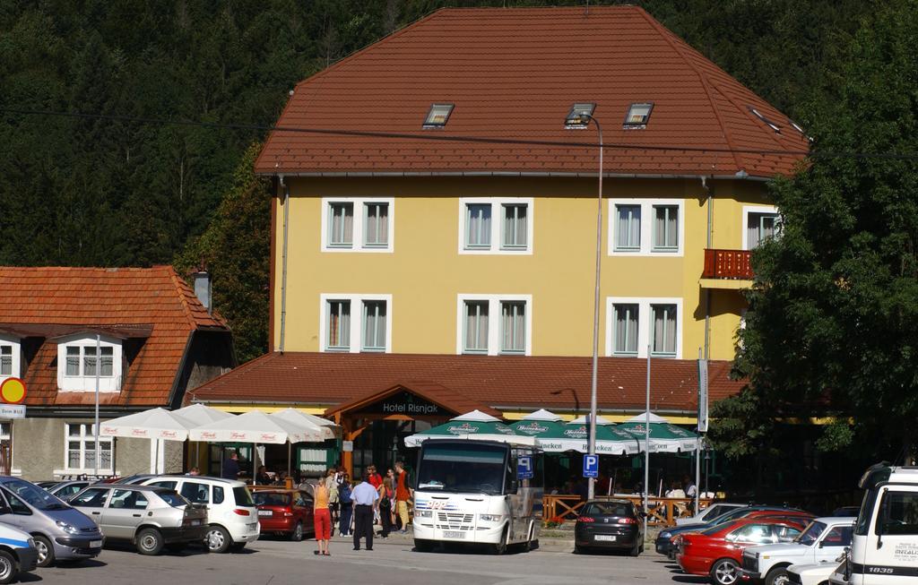 Hotel Risnjak Делнице Екстер'єр фото